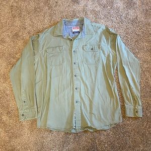 Wrangler men’s size large button up shirt